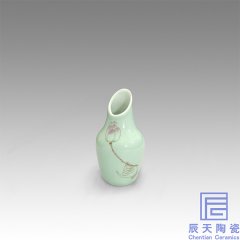 <b>青釉小花瓶擺件價(jià)格  景德鎮(zhèn)陶瓷花瓶廠(chǎng)家</b>